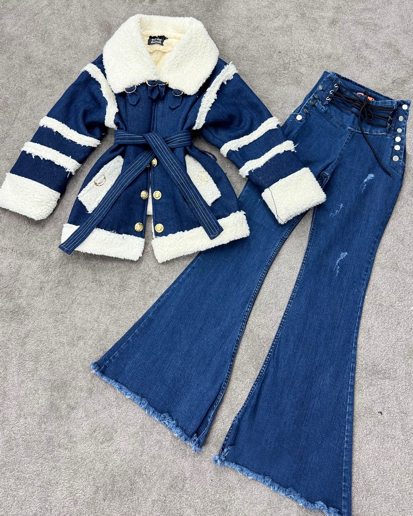 queen_gallery23-٢٠٢٥٠١٢٢-0001